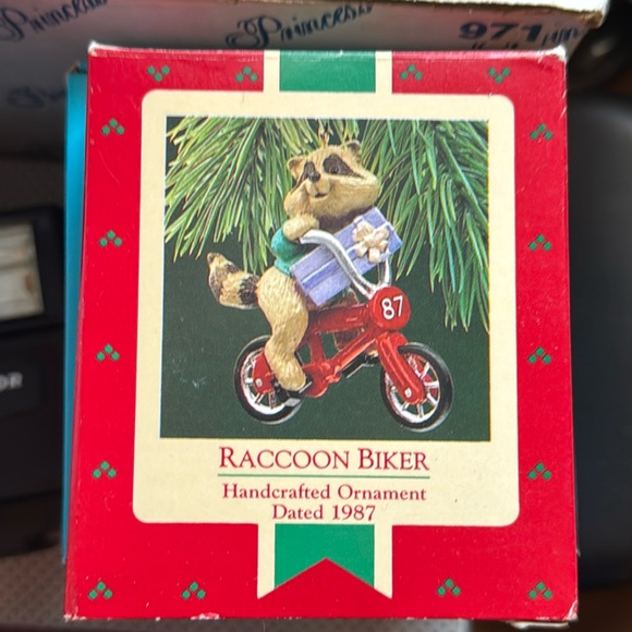 Hallmark ornament raccoon biker dated 1987 - Picture 1 of 5